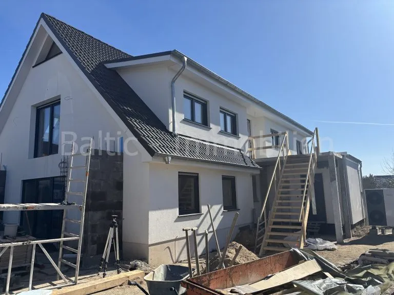 Immobilienangebot - Neustadt - Alle - Komplett in 2025/26 sanierte helle Souterrainwohnung mit 2 Terrassen !