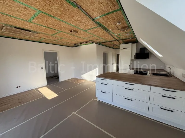 Immobilienangebot - Neustadt - Alle - Sanierte Dachgeschosswohnung mit neuer Einbauküche
und Wärmepumpe !
