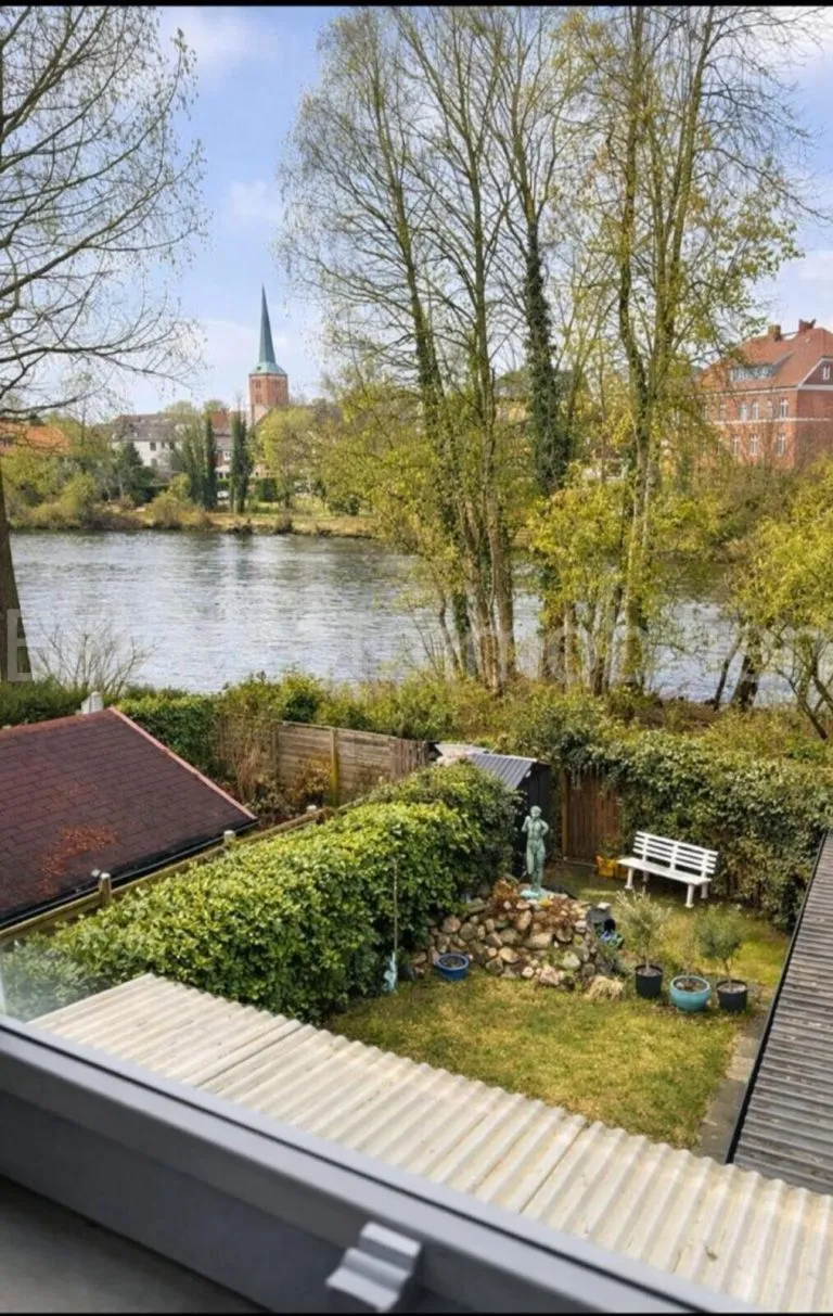Immobilienangebot - Bad Segeberg - Alle - Am kleinen Segeberger See gelegenes Haus !
- ohne Courtage -