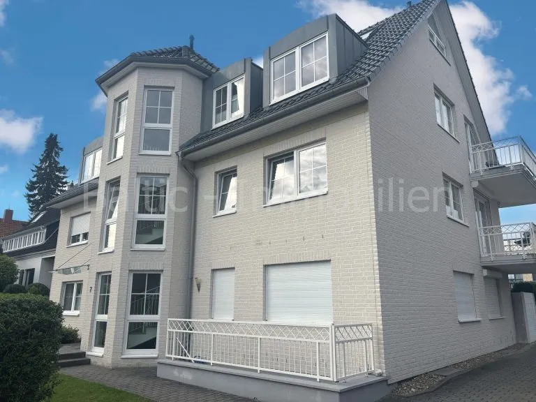 Immobilienangebot - Scharbeutz - Alle - ETW auf zwei Etagen mit Carport, EBK, auf Eigenlandgrundstück, in unmittelbarer Standnähe