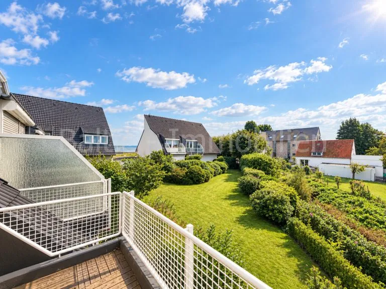 Immobilienangebot - Scharbeutz - Alle - Schöne Dachgeschosswohnung mit Ostseeblick und Stellplatz !